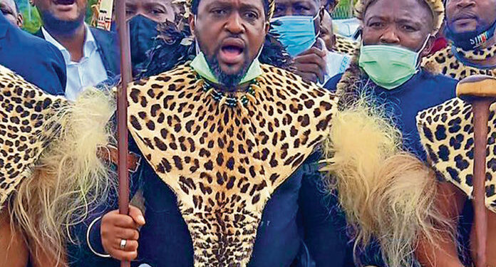 Des milliers de personnes fêtent le nouveau roi zoulou d’Afrique du Sud