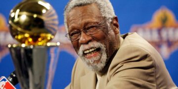 Bill Russell, qui a transformé le basketball professionnel, décède à 88 ans