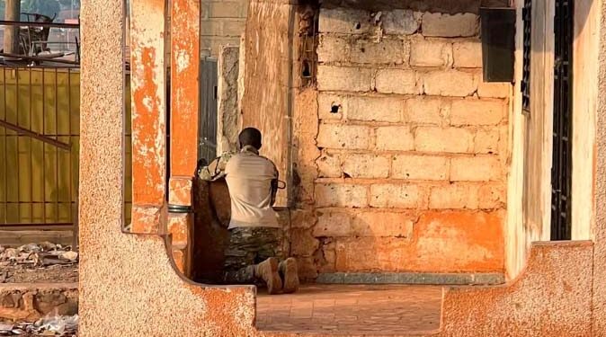 Au Mali, le chef de la junte assure que « la situation est maîtrisée », les djihadistes menacent d’imposer un blocus à Bamako