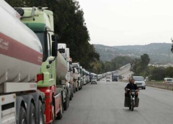 L’Irak et la Syrie rouvrent une route commerciale pour les centaines de camions-citernes coincés par la fermeture du détroit d’Ormuz